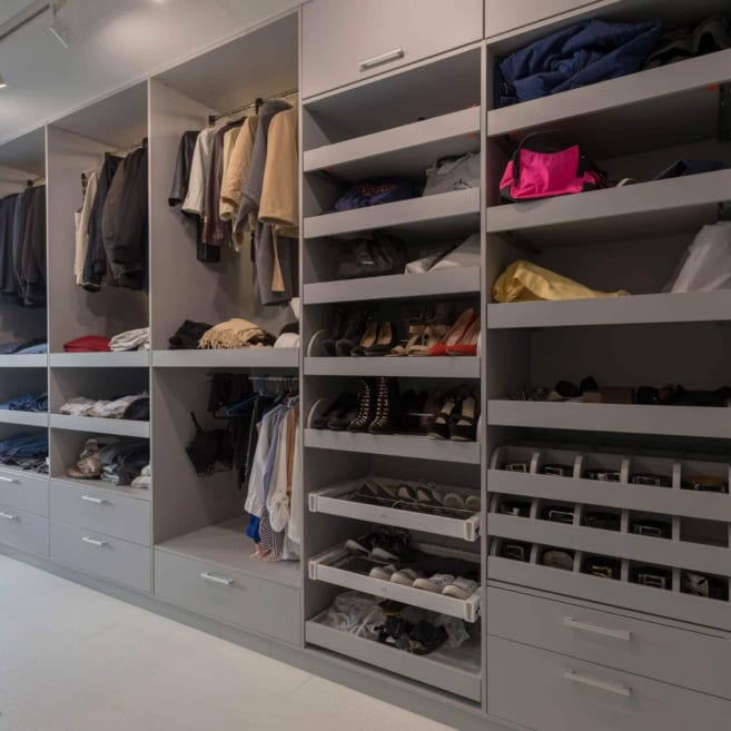 Большая-Гардеробная-комната-полки для ообуви Большая-Гардеробная-комната-полки для ообуви