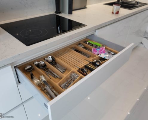 Лоток из дерева под приборы на кухне Лоток из дерева под приборы на кухне