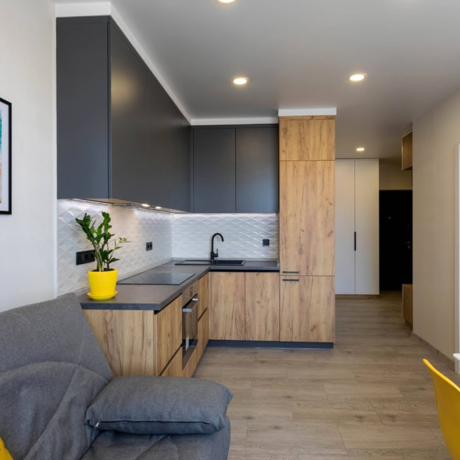 Кухня-без-ручек-под-потолок-1005