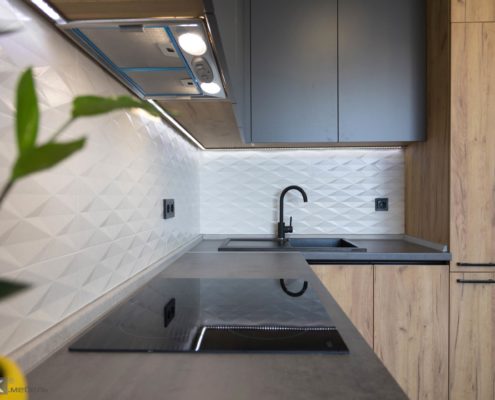 Фартук на кухне из белой плитки