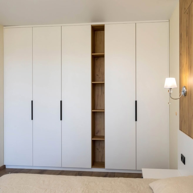 Белый шкаф-для-спальни-ДСП-1004 Белый шкаф-для-спальни-ДСП-1004