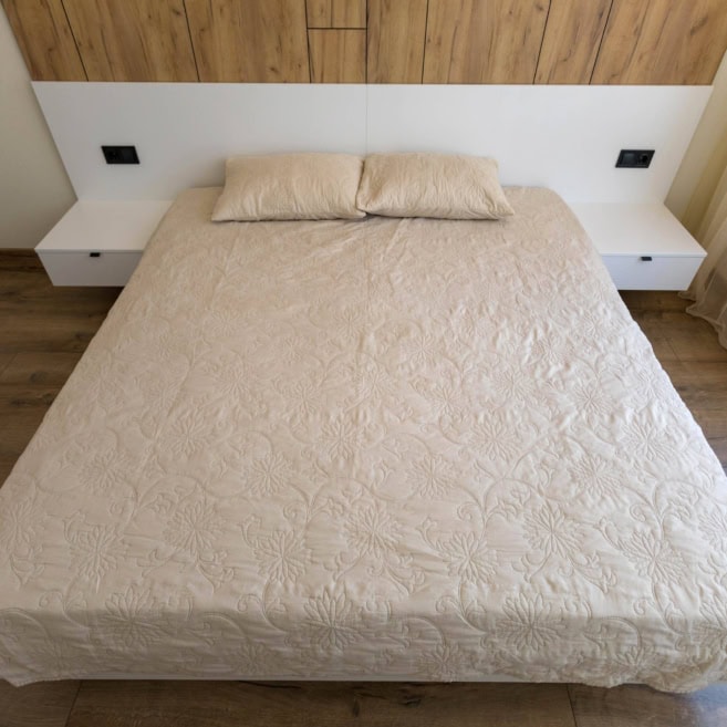 Белая кровать из ДСП Белая кровать из ДСП