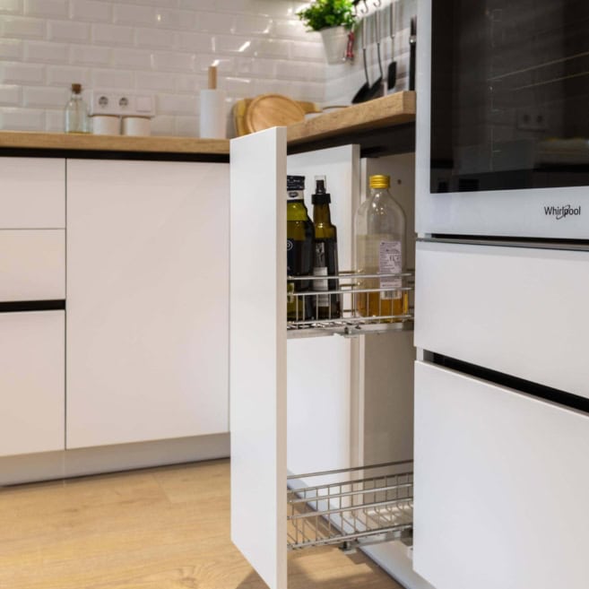 15-Карго Inoxa в белой кухне