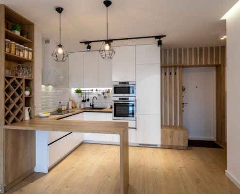 19-кухня с белыми фасадами под потолок