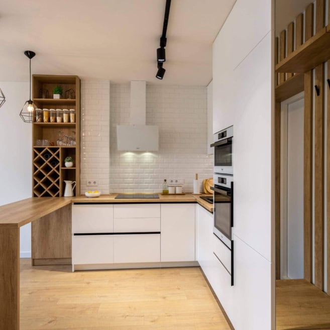 4-Белая кухня студия без ручек под