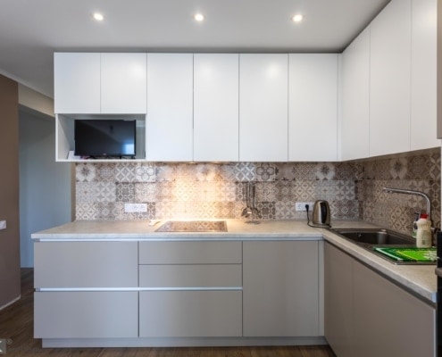 4-Угловая кухня с телевизором Угловая кухня с телевизором