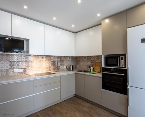 6-Кухня на заказ с ручкой Gola Кухня на заказ с ручкой Gola