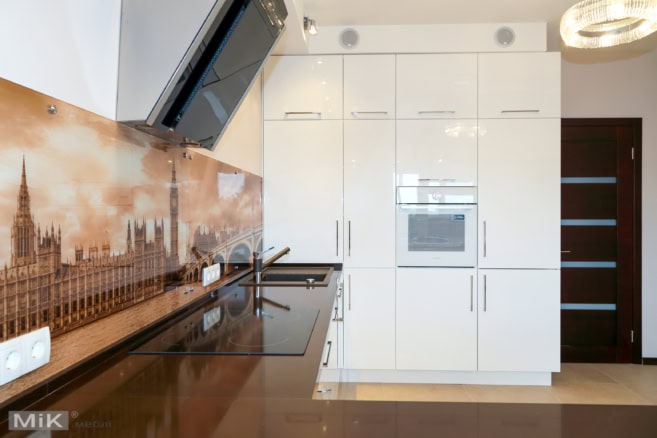 2_Кухня белый глянец со столешницей кварц _Кухня белый глянец со столешницей кварц