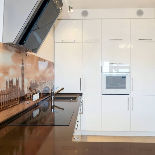 2_Кухня белый глянец со столешницей кварц _Кухня белый глянец со столешницей кварц