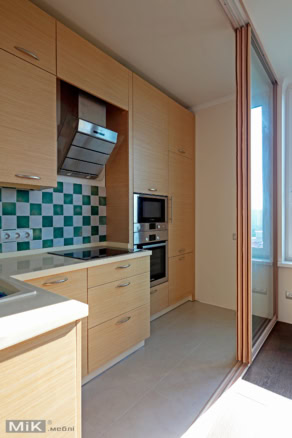 Модерн кухонний гарнітур за скляною розсувною системою від 'Мік Меблі'