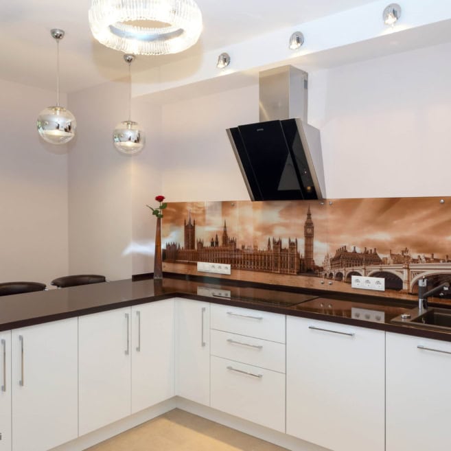 3_Кухня со скинали из закаленного стекла Кухня со скинали из закаленного стекла