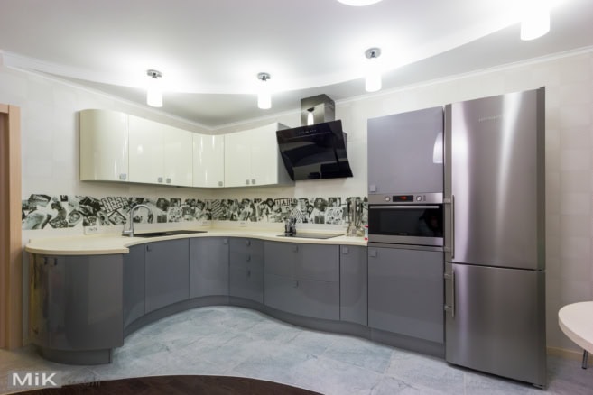 Г-образная кухня угловая с гнутыми фасадами