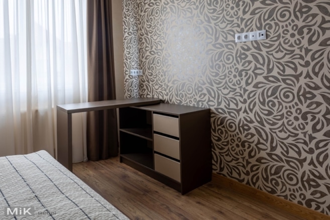 Стол трансформер в спальню