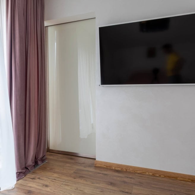 Раздвижная дверь в спальне