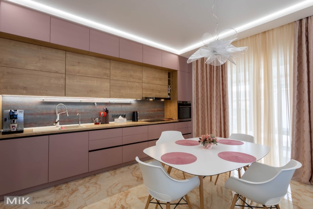 рожева-кухня-приватному-домі-105