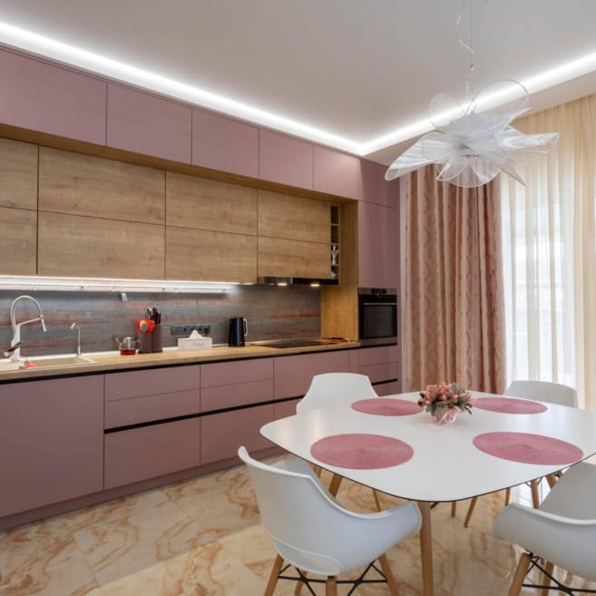 рожева-кухня-приватному-домі-105
