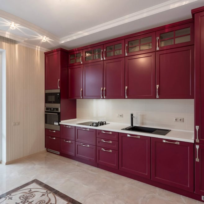 Пряма бордова кухня з глянцевими фасадами Пряма бордова кухня з глянцевими фасадами