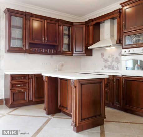 Классическая кухня с итальянскими фасадами Классическая кухня с итальянскими фасадами из натурального дерева