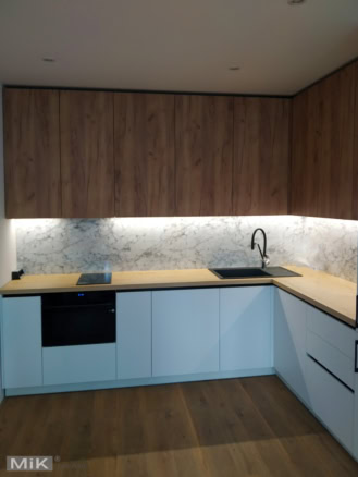 Кухня з блакитними МДФ фасадами