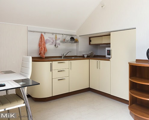 Маленька-кухня