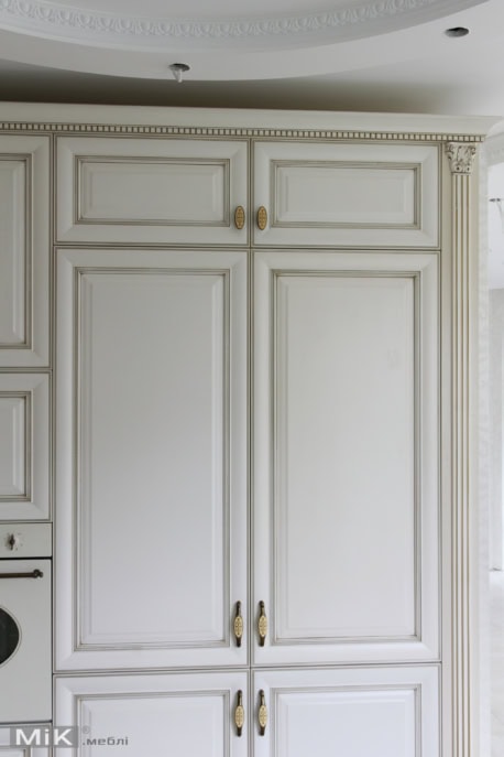 Пеналы кухни с фасадом из дерева