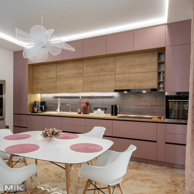 Кухня на замовлення під стелю