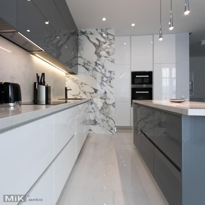 Кам'яна стільниця і фартух