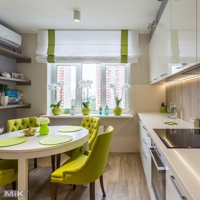 Обідня група з круглим столом