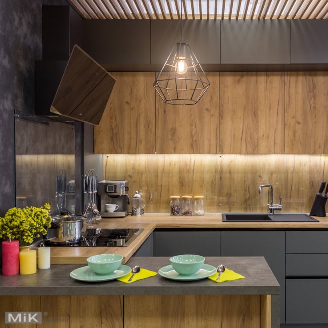 Сірий МДФ і дуб в інтер'єрі