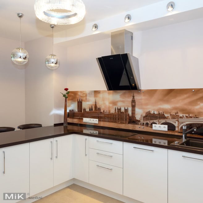 Фартух із загартованого скла