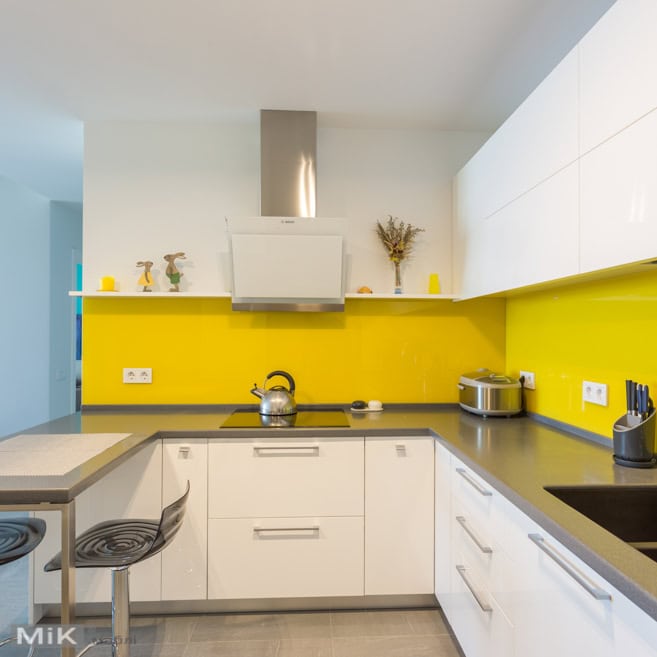 Поєднання жовтого і білого на фото