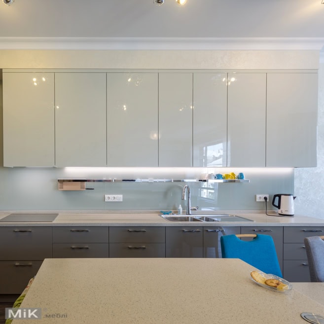 Великий комплект шаф із глянцевими фасадами