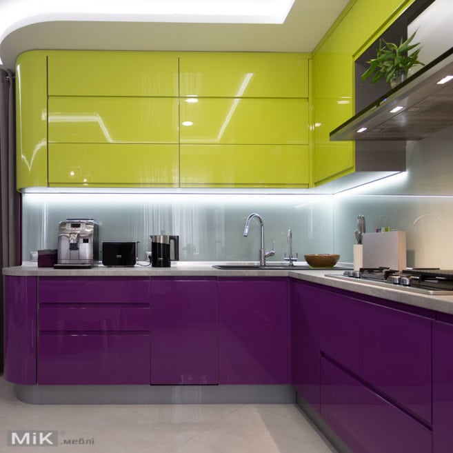 Яскрава кухня під замовлення на фото
