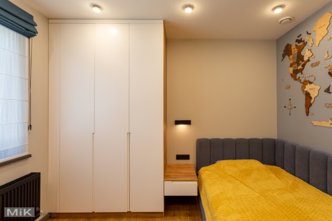 Распашной шкаф в комнату мальчика фасадами МДФ