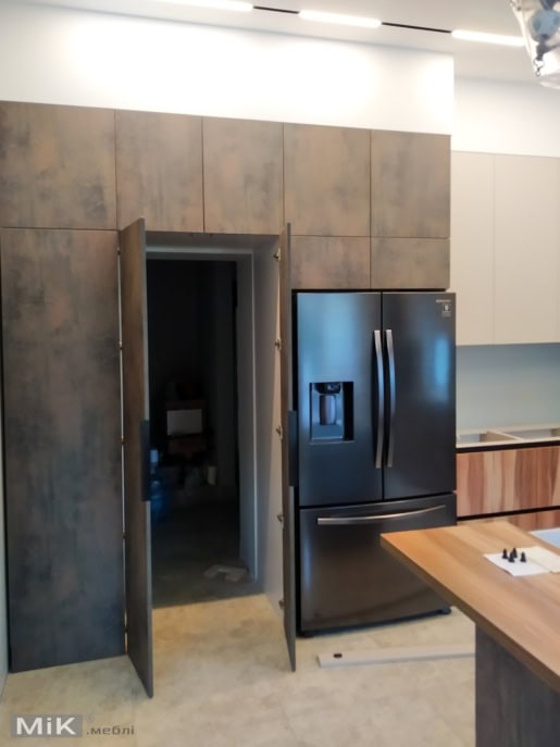 Секретный проход в пенал кухни