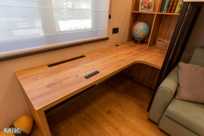 Стол на заказ в детскую комнату на заказ Стол на заказ в детскую комнату на заказ