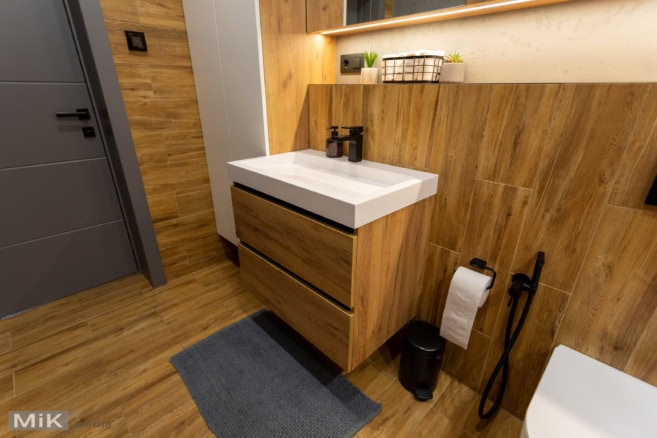 підвісна тумба у ванну кімнату