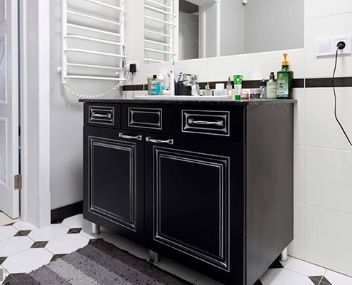Черная-тумба-в-ванную