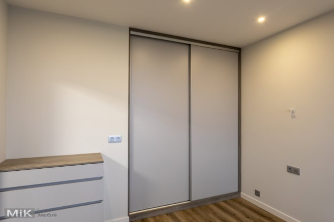 Шкафа купе в спальні смарт квартири