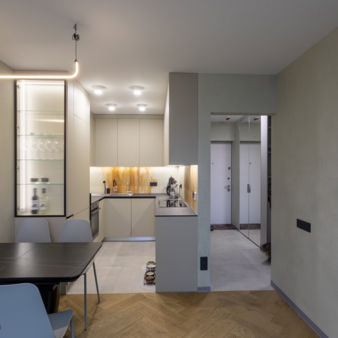 1_кухня со скинали бетон с декором