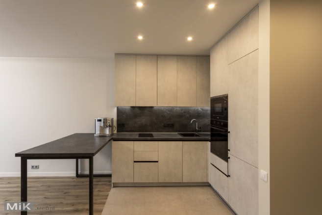 2_Кухня со столом на металических опорах Кухня со столом на металических опорах