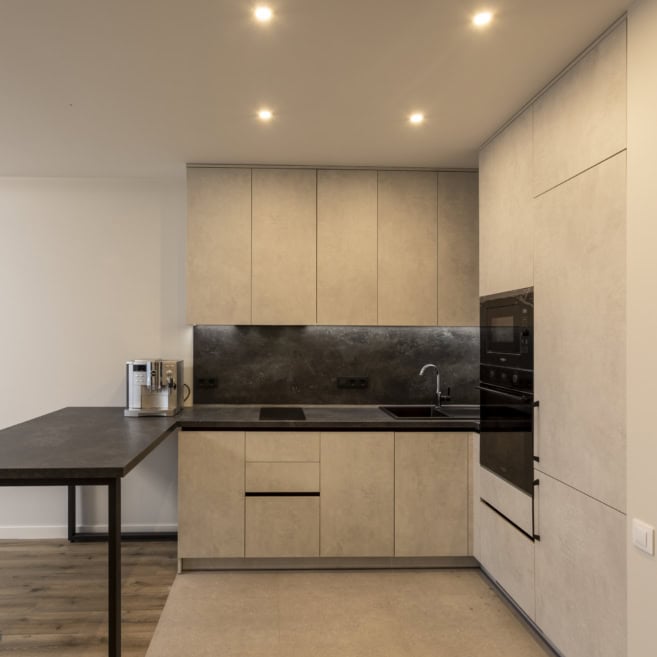 2_Кухня со столом на металических опорах Кухня со столом на металических опорах