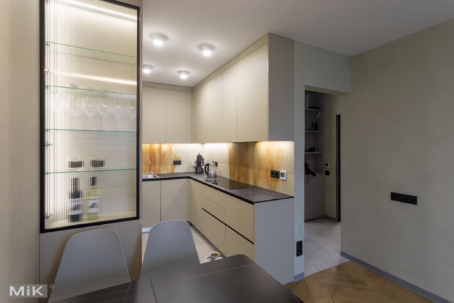 4_Кухня п-образная под потолок