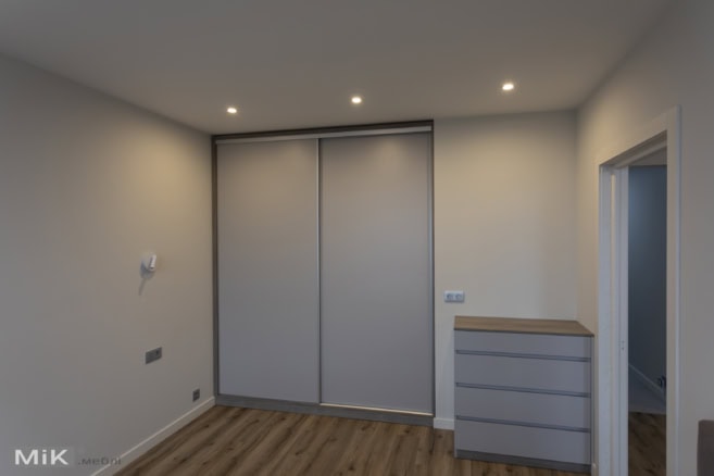 Шафа купе сіра та комод