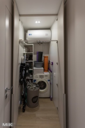 Комора з бойлером і пральною машиною Комора з бойлером і пральною машиною