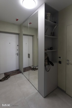 Шкаф в прихожую с открытыми полками