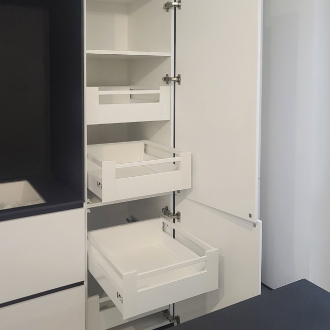 10_Пенал з висувними ящиками в кухні-організація зберігання Пенал з висувними ящиками в кухні-організація зберігання