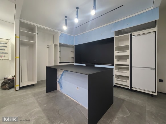 16_Встановлення кухні з островом і вбудованим кондиціонером в пенали Встановлення кухні з островом і вбудованим кондиціонером в пенали