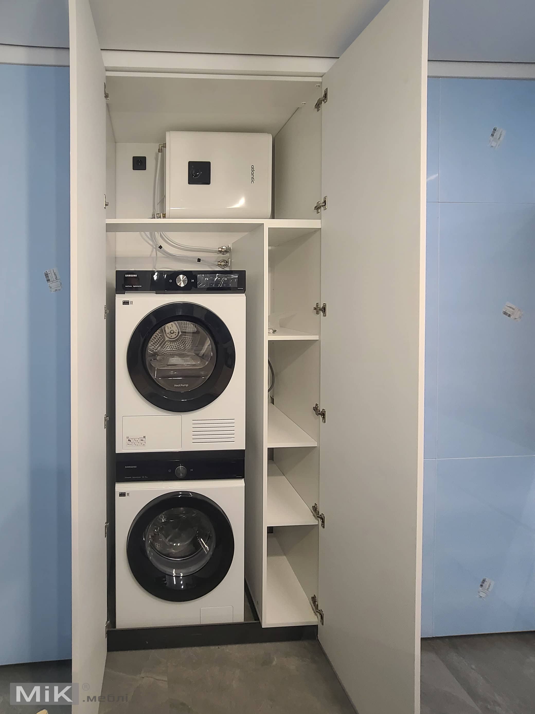17_Пральна та сушильна машини вбудовані в кухні Пральна та сушильна машини вбудовані в кухні