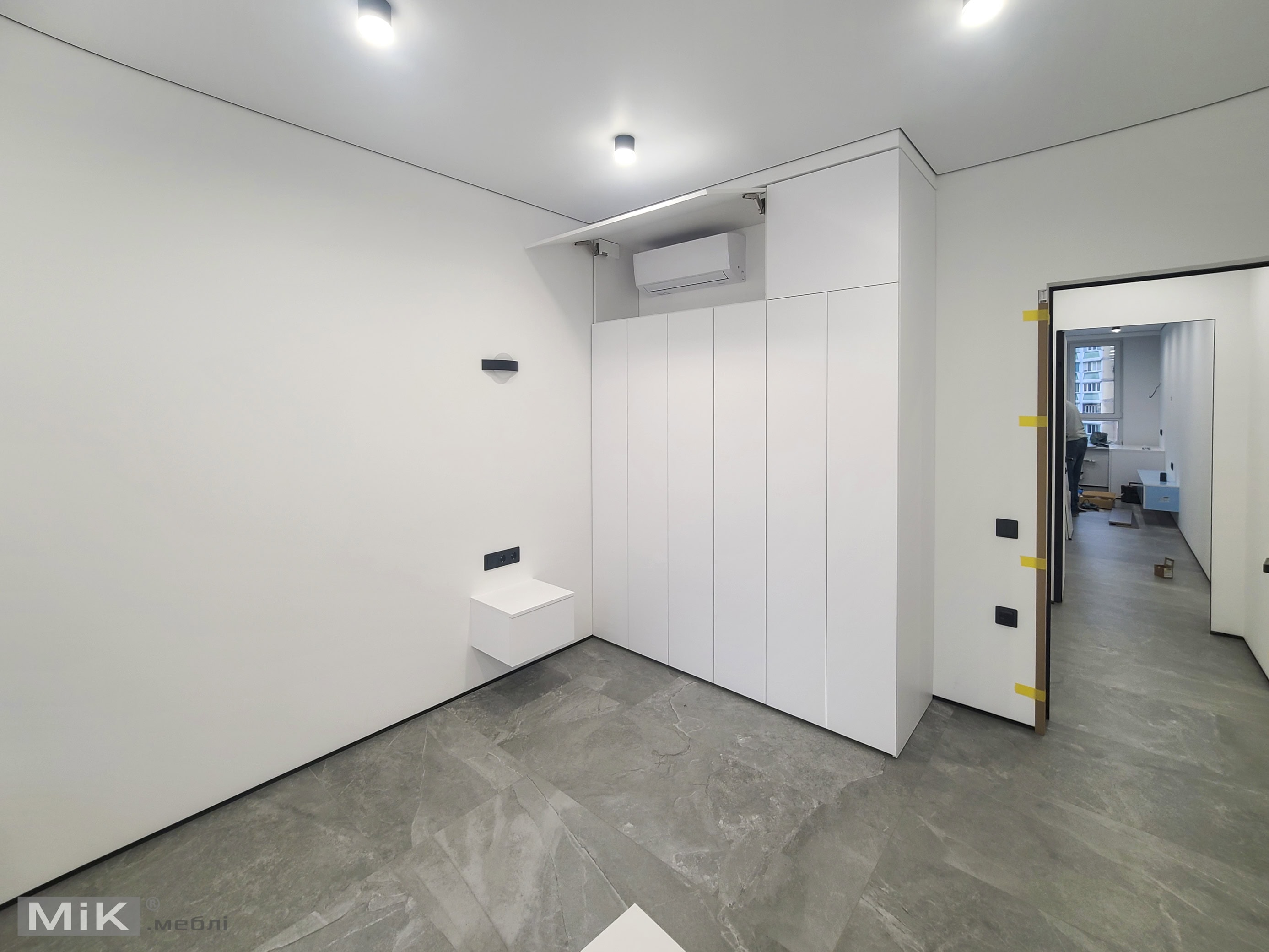 1_Розпашна шафа з вбудованим кондиціонером Розпашна шафа з вбудованим кондиціонером